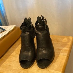 Marc fisher high heels black vintage shoes with zipper in the back